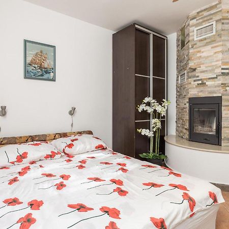 1 Bedroom Beautiful Apartment In Vrh Vrh  Exterior photo