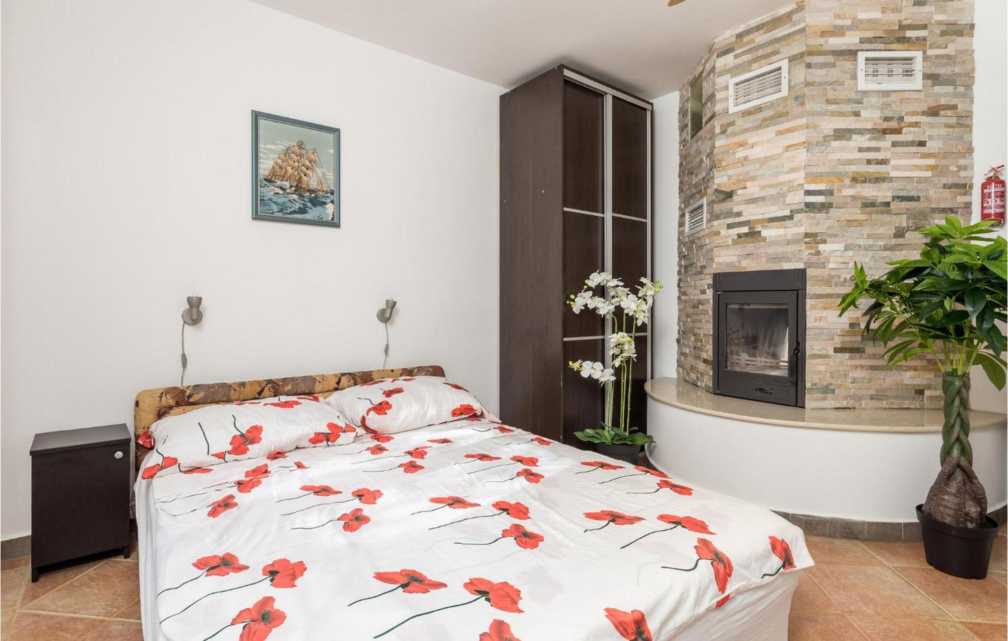 1 Bedroom Beautiful Apartment In Vrh Vrh  Exterior photo