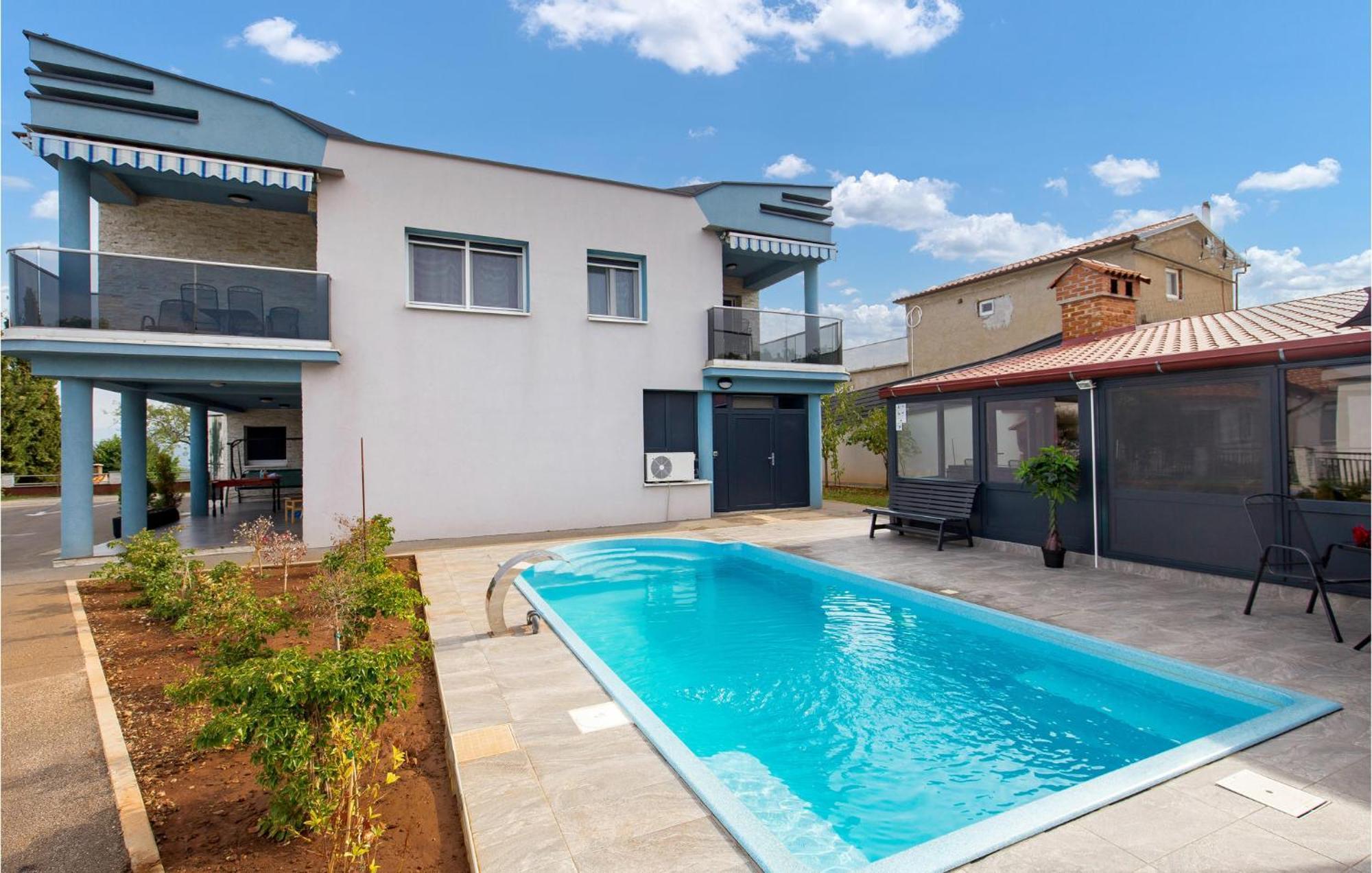 1 Bedroom Beautiful Apartment In Vrh Vrh  Exterior photo