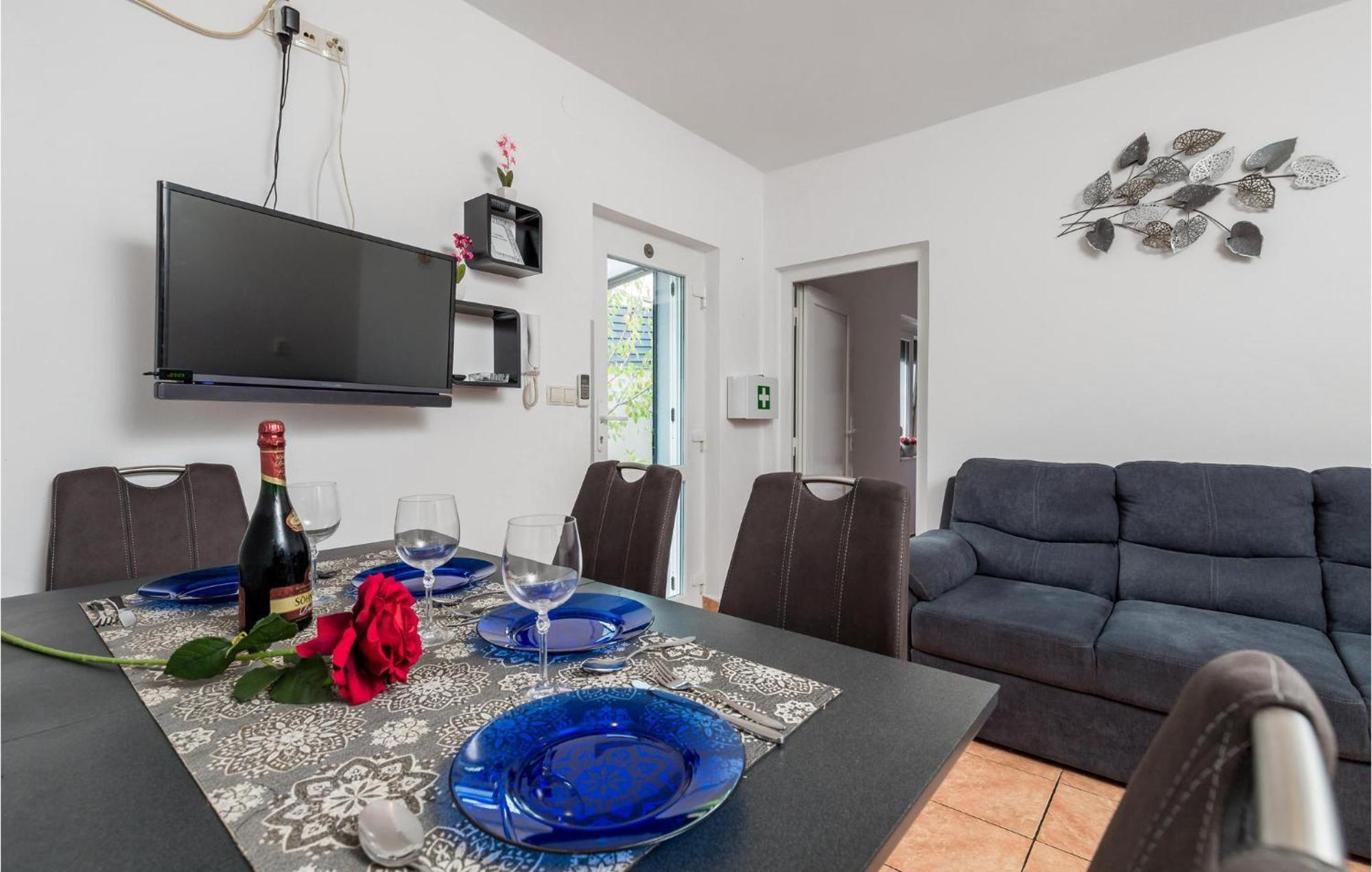 1 Bedroom Beautiful Apartment In Vrh Vrh  Exterior photo