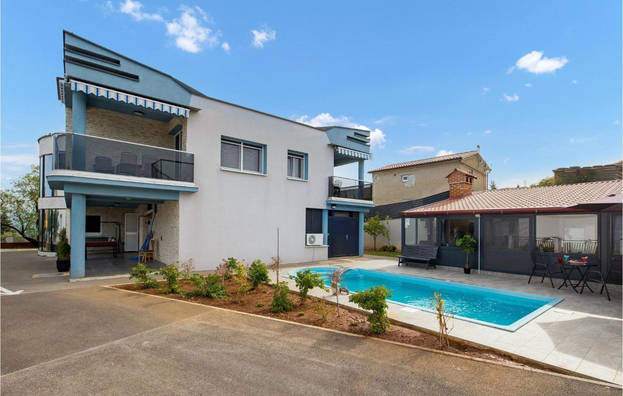 1 Bedroom Beautiful Apartment In Vrh Vrh  Exterior photo