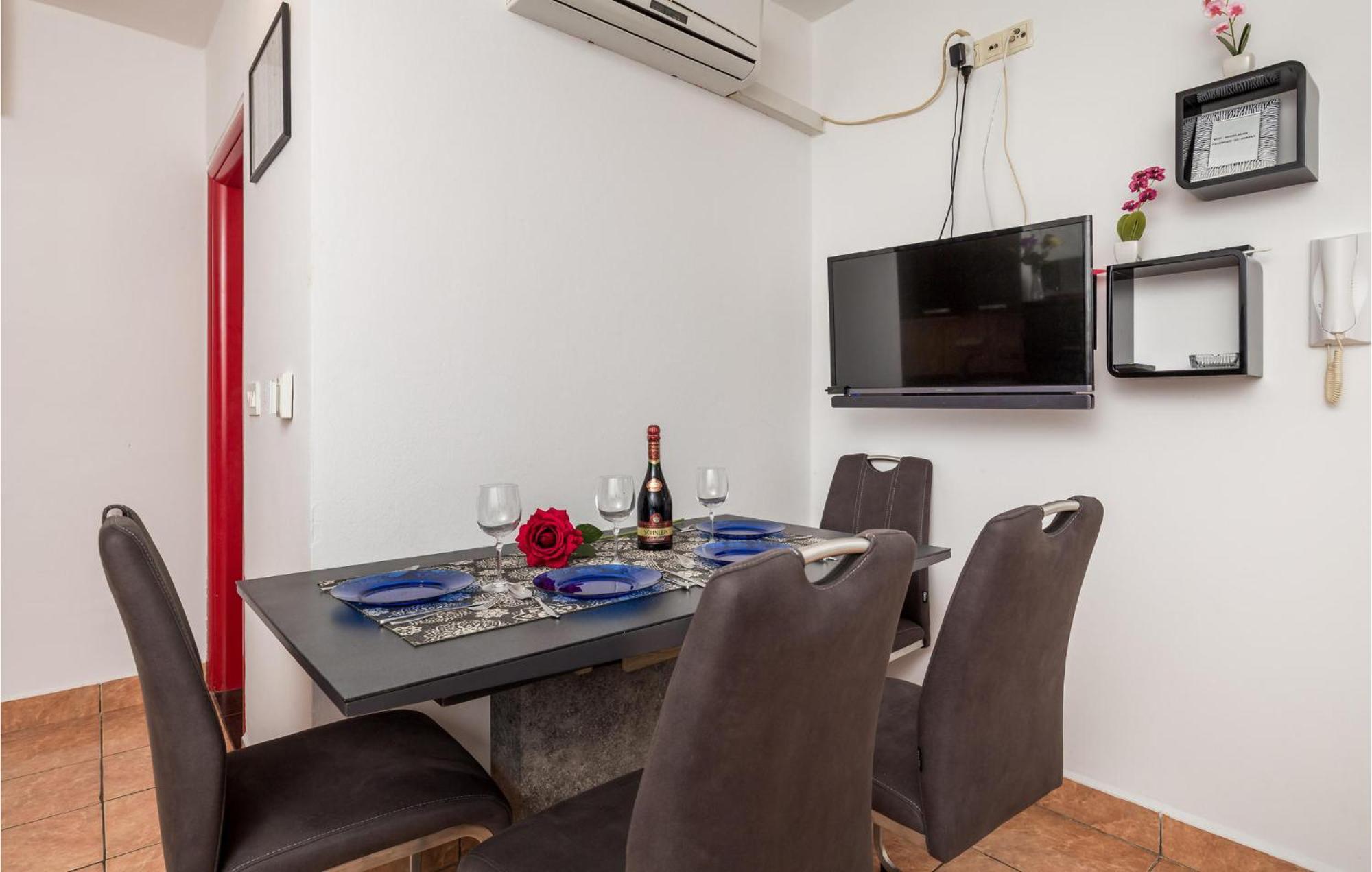 1 Bedroom Beautiful Apartment In Vrh Vrh  Exterior photo