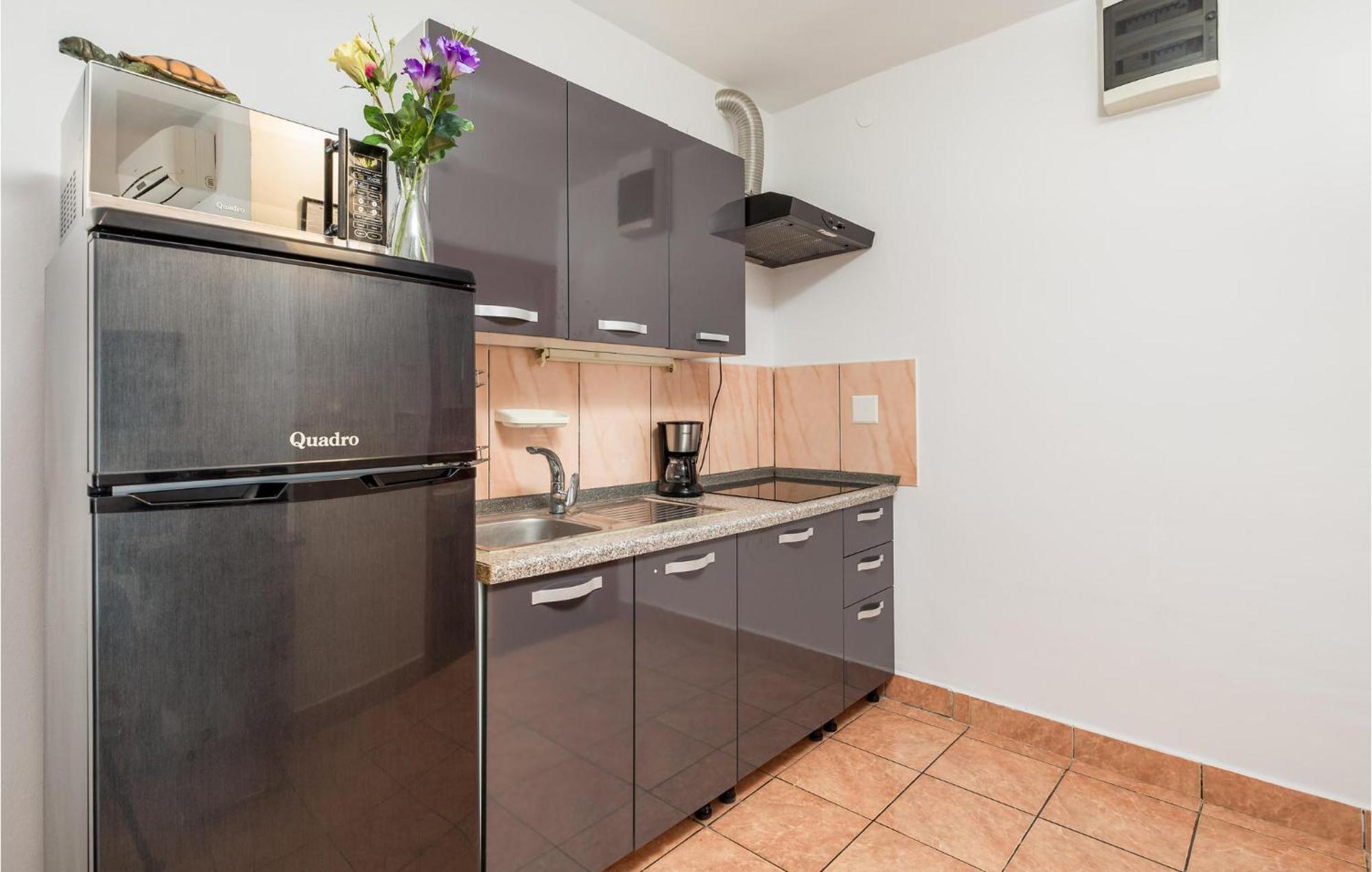 1 Bedroom Beautiful Apartment In Vrh Vrh  Exterior photo