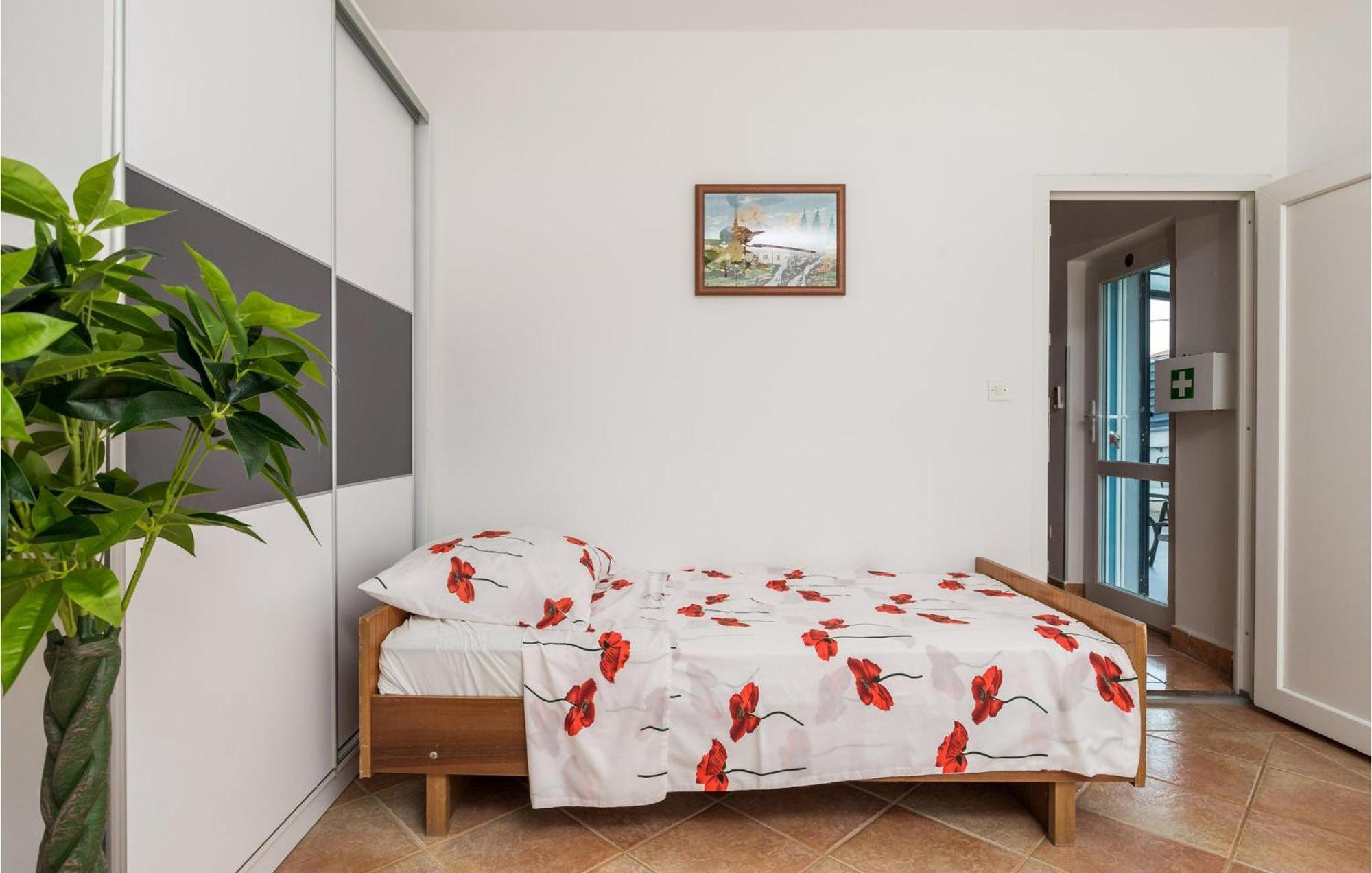 1 Bedroom Beautiful Apartment In Vrh Vrh  Exterior photo