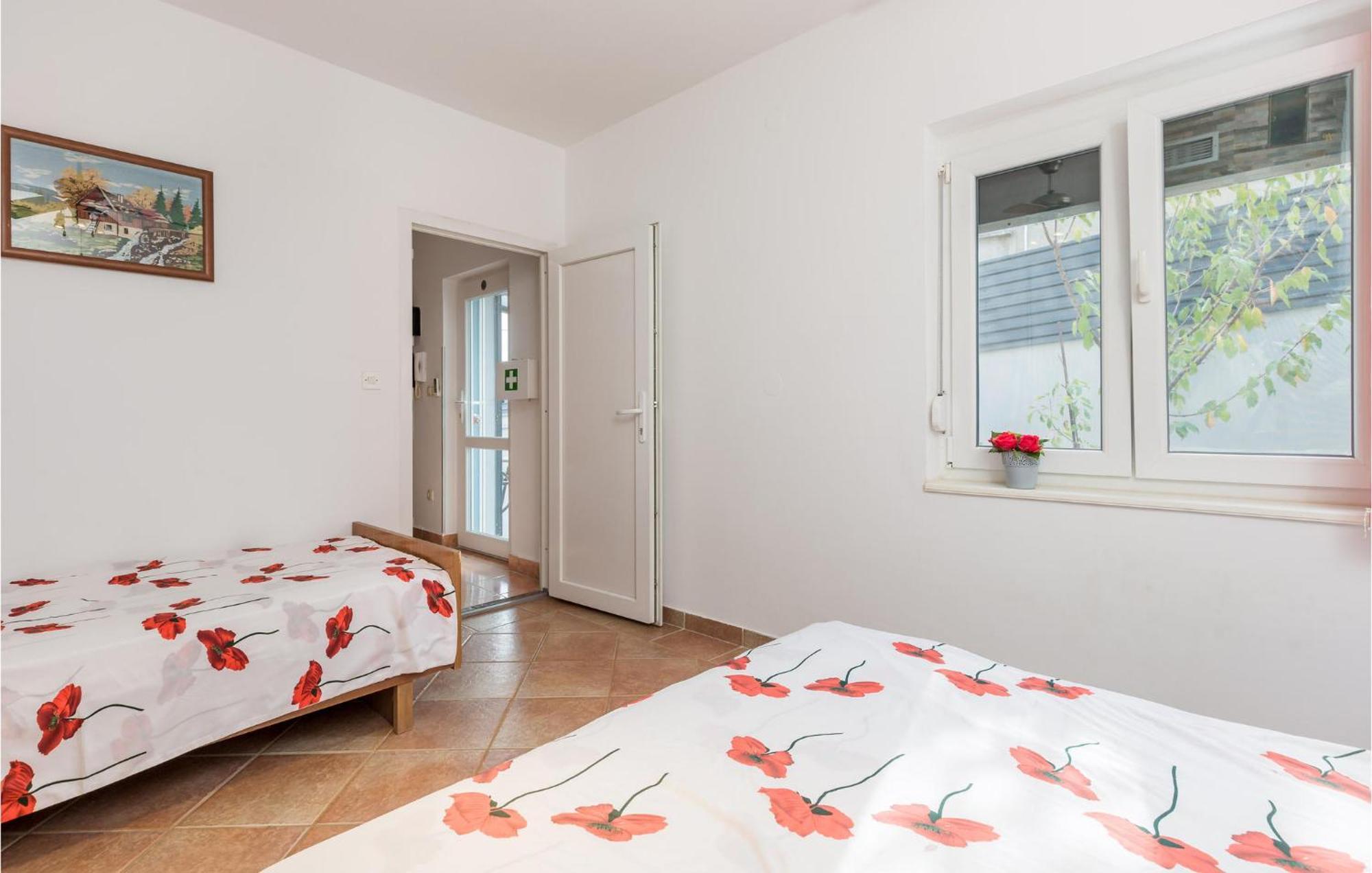 1 Bedroom Beautiful Apartment In Vrh Vrh  Exterior photo